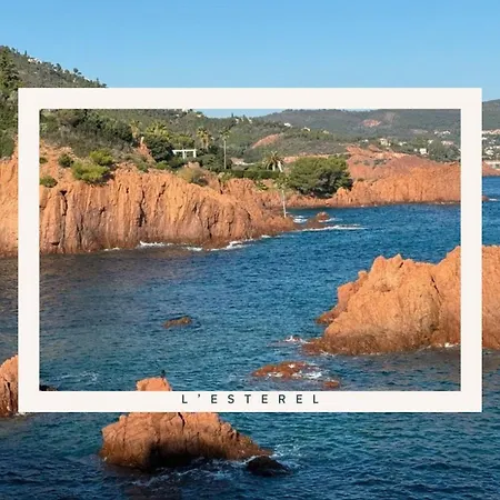 Le Cap Neree - Piscine Et Vue Saint-Raphael (Var)